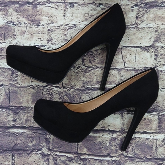 CL by Laundry heels - Picture 2 of 7